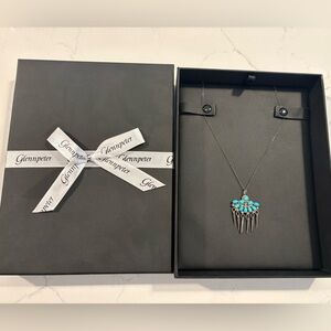 NWT Gorgeous Turquoise and Silver Pendant Necklace